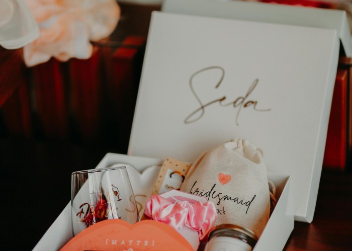Wedding Gifts: Thoughtful & Unique Ideas for Every Couple