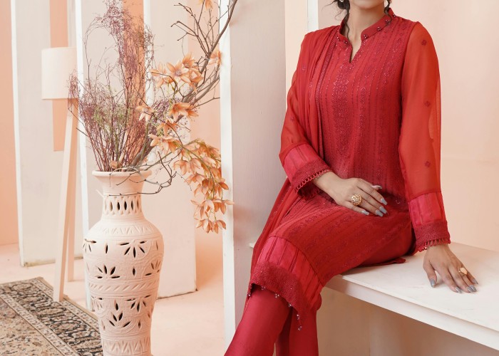 Red Kurti for Women: The Perfect Blend of Elegance, Culture & Modern Fashion