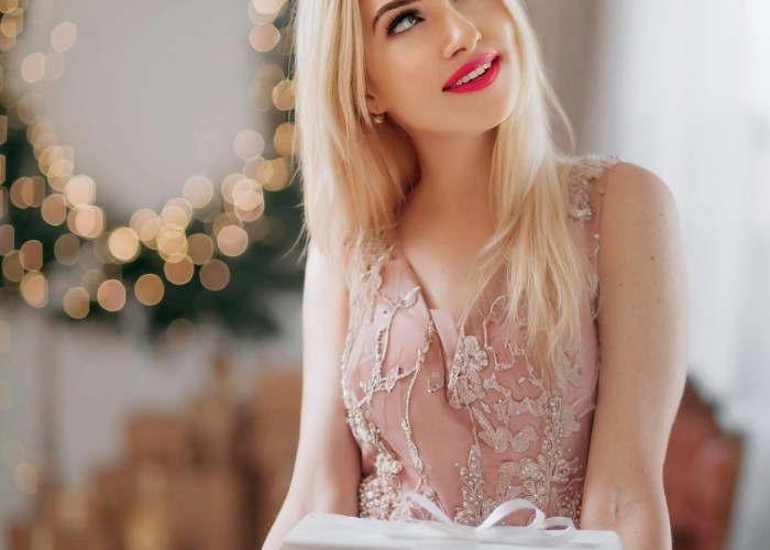 Beauty Gifts for Women: Stunning, Stylish & Meaningful Gift Ideas She’ll Adore