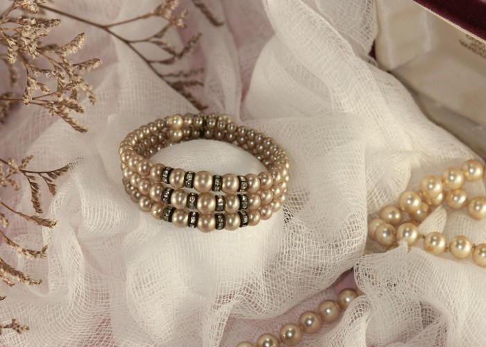 Pearl Gifts for Men: Unique, Elegant & Modern Ideas