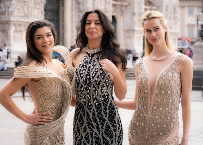 Buy Designer Gowns – Timeless Elegance for Every Woman