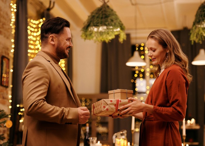 Best Gifts for Husband: Unique, Romantic & Thoughtful Ideas He’ll Love