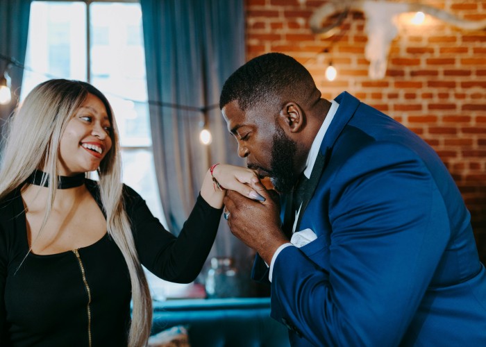 Best Engagement Gifts for Men – Unique, Classy & Meaningful Ideas He’ll Love