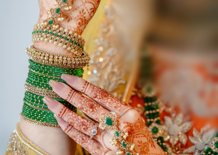 Fancy Bangles Online Shopping: Add Sparkle to Every Look