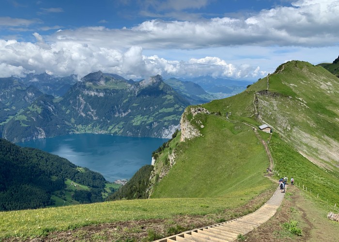 Limmernsee Tunnel Hike: A Hidden Trail to Limmernsee Lake Perfect for Adventurous Hikers