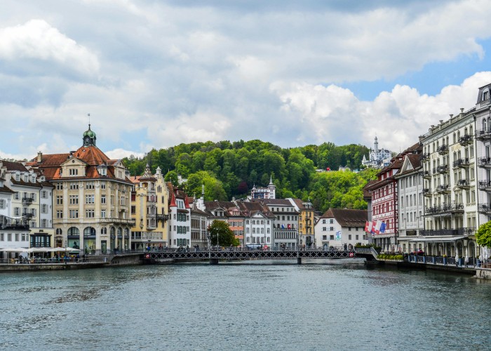 Cultural Differences Between Swiss And Germans: A Friendly Guide To Traditions And Lifestyle