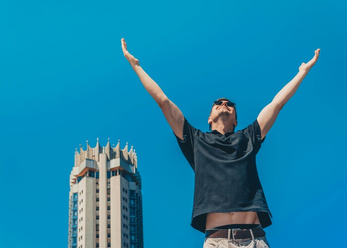 How to Build Wealth in Your 20s in America Without Feeling Overwhelmed