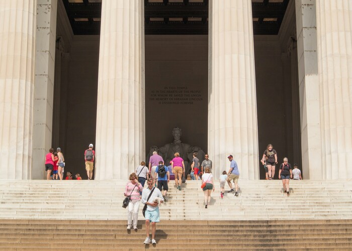 Best Scholarships for American StudentsA Complete and Easy Guide to Funding Your Education